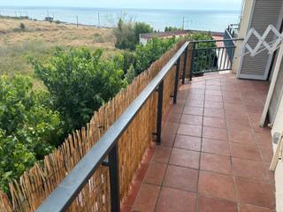 Piso  Avinguda del maresme. 3 habitaciones. primera línea de mar