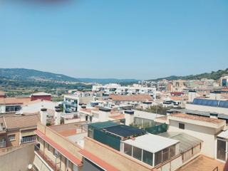 Appartement à Cerdanyola Sud. Cuatro habitaciones. balcón grande