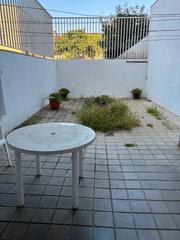 Rez-de-chaussée à Centre. Planta baja con terraza 45m y 3 habitaciones