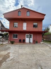 Chalet  Carrer de les garrigues. Casa a cuatro vientos. dos alturas