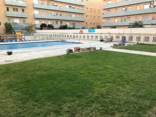Lloguer Pis  Carrer d'esteve albert. Piscina, parking y balcón junto al parc central