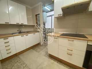 Lloguer Pis  Calle ample. Piso céntrico y sin muebles