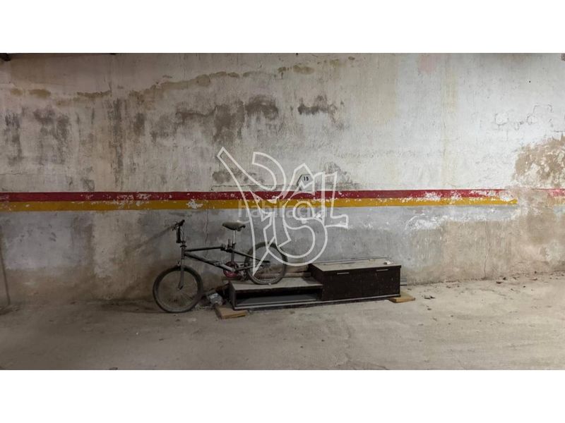 Foto b414c316-693f-4ef2-ab23-3e4159a18d39. Aparcament cotxe a Canet de Mar