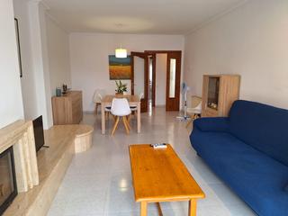 Lloguer Pis  Carrer riera. Piso con piscina comunitaria.