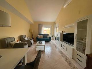 Location Duplex  Carrer martí montaner i coris. Dúplex en el centro.