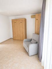 Miete Etagenwohnung  Carrer ponent. Estudi en lloguer a 3ra línea de mar.