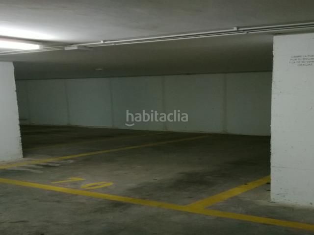 Foto a3764ff1-9850-4917-81d3-aa77d4c9b04e. Aparcament cotxe a Avenida de Abril-9 de Octubre Sagunt