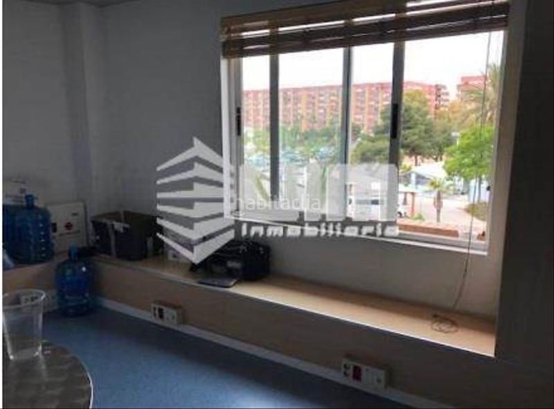 Foto c9d417bc-f2ae-443a-a07a-cf6c0ff19458. Oficina ref 25204despacho reformado en venta en puerto o, de 105 m, en 2 planta, con ascensor, 4 habitaciones, 1 baño, amueblad en Sagunt