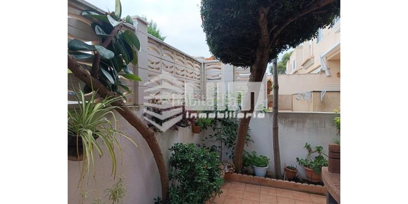 Foto 2971cfaf-fea0-45c9-8803-21e5a6573c57. Casa a schiera con parcheggio in Corinto-Almardà Sagunt