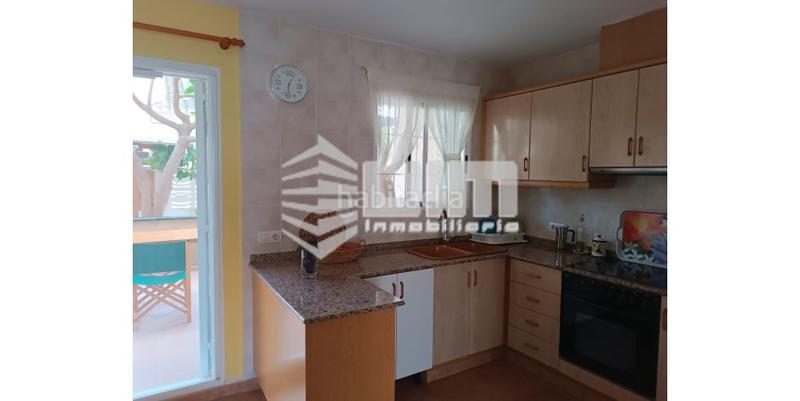 Foto b8a50dde-7b53-437d-a093-a46b992ebf5e. Casa a schiera con parcheggio in Corinto-Almardà Sagunt