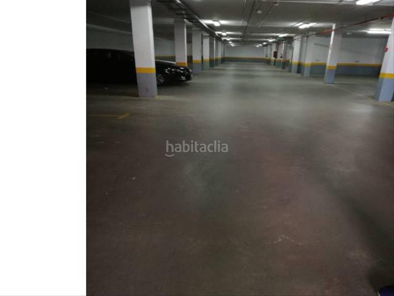 Foto 3555dc4a-cb87-4493-8ee7-bce147b71998. Aparcament cotxe a Avenida de Abril-9 de Octubre Sagunt