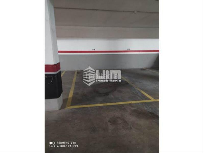 Foto 670f5425-b4d1-4add-9136-a3832f1b8988. Parking voiture dans Avenida de Abril-9 de Octubre Sagunt