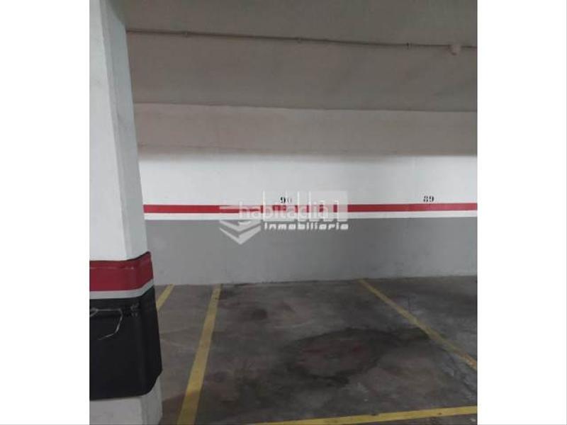 Foto 8d7f99db-7be3-4ecc-9f0c-7000d395a690. Parking voiture dans Avenida de Abril-9 de Octubre Sagunt