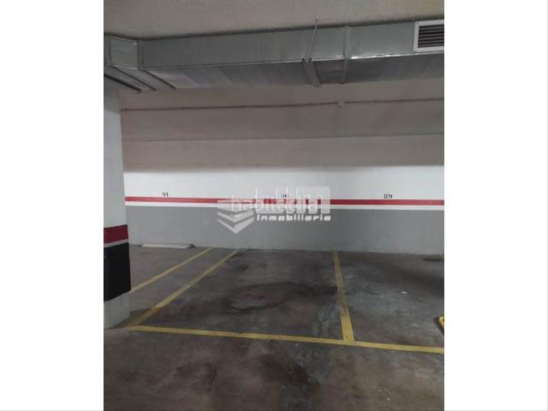 Foto e1566877-bacc-404f-a59d-c144b3659118. Parking voiture dans Avenida de Abril-9 de Octubre Sagunt