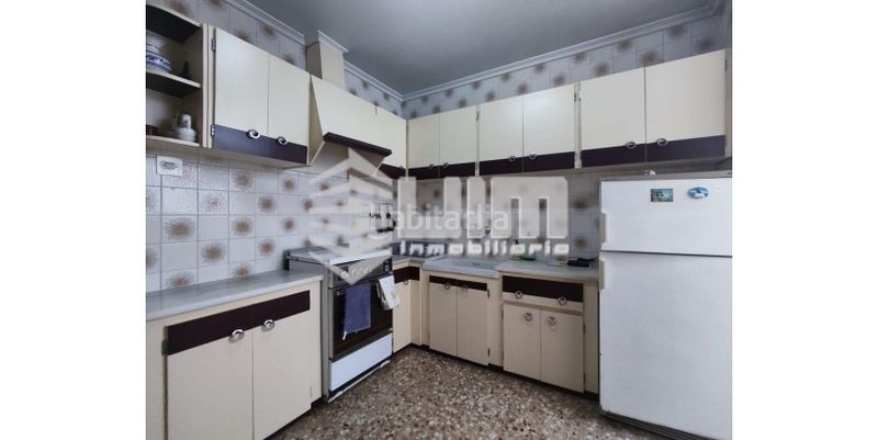 Foto 4476e7d8-119e-4e23-93eb-10326f1e7008. Pis a Avenida de Abril-9 de Octubre Sagunt