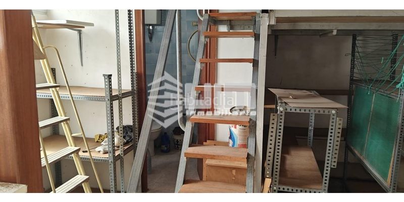 Foto 48371e32-0940-4b93-9f28-335b4bd5036b. Local comercial a Avenida de Abril-9 de Octubre Sagunt