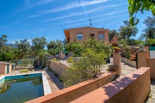 Chalet à Sant Cebrià de Vallalta. Torre con piscina