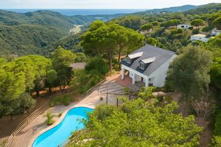 Chalet in Sant Cebrià de Vallalta. Torre a 15 minutos de la playa con piscina