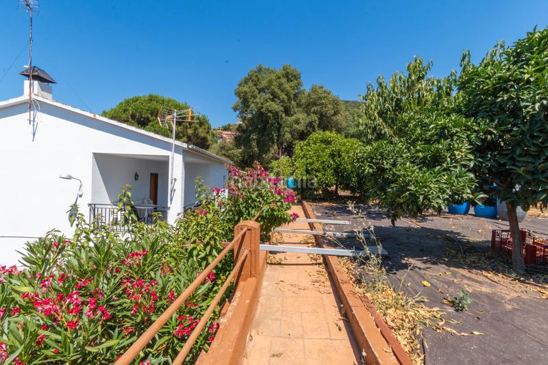 Foto c0e2de18-44af-432e-b73f-ee90b481803f. Xalet amb xemeneia aparcament piscina a Sant Cebrià de Vallalta