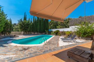 Xalet a Sant Cebri de Vallalta. Torre a 4 vientos con piscina