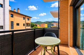 Pis a Sant Cebrià de Vallalta. Magnífico piso todo exterior con terraza, piscina y parking