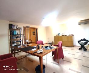 Local Comercial a Centro. Entresuelo con entrada independiente