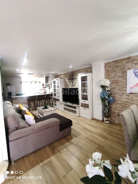 Foto b97960e6-aa22-4902-a32a-21826abc8389. Casa adossada amb calefacció aparcament piscina a Elche / Elx