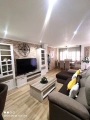 Casa a schiera in Ciutat Universitària. Magnifico duplex en urbanizacion con piscina y garaje