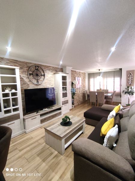 Foto c6383b30-bd5a-4055-8dfd-d00ed6b38ae8. Casa adossada amb calefacció aparcament piscina a Elche / Elx