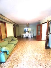Pis a Carrús Este. Piso exterior con ascensor