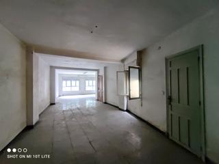 Édifice à Carrús Oeste. Cuatro viviendas, un local bajo  y garaje