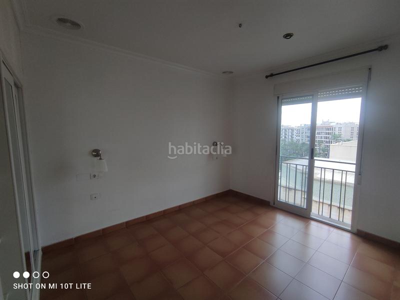 Foto 74d40807-9f76-4a6e-b242-2527bc85ea45. Alquiler piso  exterior con vistas a las palmeras en Elche / Elx