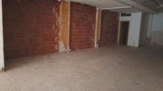 Local commercial à Carrús Oeste. Amplio local cerca de la plaza madrid