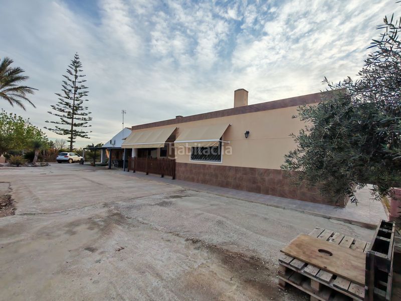Foto 0fdb22cf-f5d8-4f72-957d-aaa892be0868. Casa aparellada amb aparcament a Alzabares Elche / Elx