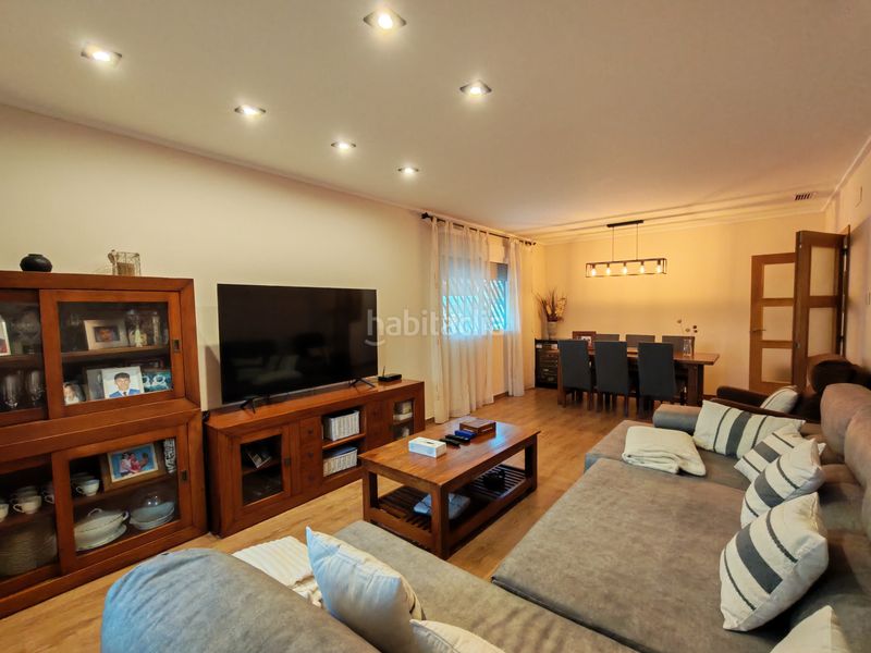 Foto dbf03945-f203-4b37-90db-731b10602d10. Casa aparellada amb aparcament a Alzabares Elche / Elx