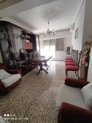 Pis a Carrús Oeste. Piso exterior con ascensor, balcon y garaje