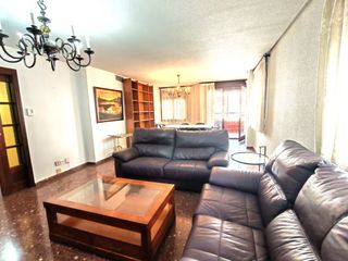 Etagenwohnung in Reina Victoria - Miguel Hernández. Piso exterior con terraza y garaje