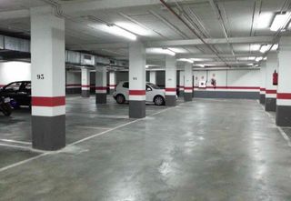 Autoparkplatz in Pont Nou - Corazón de Jesús. Plaza de garaje al lado de corazon de jesus
