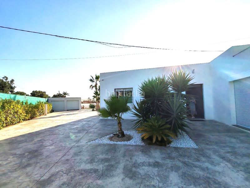 Foto ced8b1ed-ba3e-46c1-9a88-a013131b8251. Casa amb xemeneia calefacció aparcament piscina a Elche / Elx