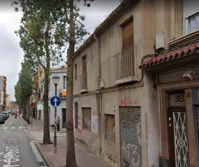 Casa a Centre. Casa cantonera en el centro de sabadell
