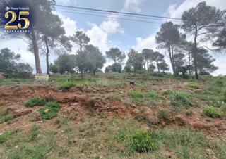 Terreny residencial a Sant Llorenç Savall. Terreno con una opción única a primera linea de la urbanización