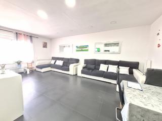 Planta baixa a Creu Alta. Planta baja en creu alta junto parc tauli