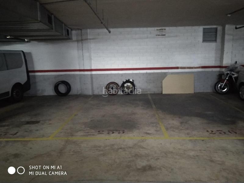 Foto bf296c9d-9a5c-4e91-993e-d9eeb49b3ebb. Parking coche plazas de parking consecutivas en Can Llong en Sabadell