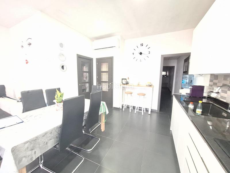 Foto eb7aa75d-d11d-4ebd-836c-849976c3d666. Planta baja  en Creu Alta junto parc tauli en Sabadell