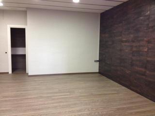 Lloguer Local Comercial  Carrer vallirana de. Local en creu alta en alquiler