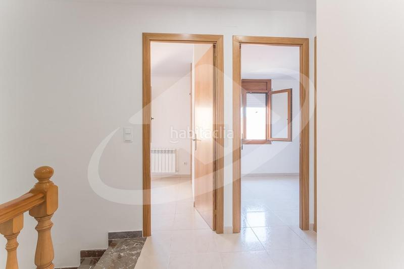 Foto 0dfc3141-1a5a-4cdc-95f9-edeb9276bbc3. Casa adossada amb calefacció aparcament a Sentmenat