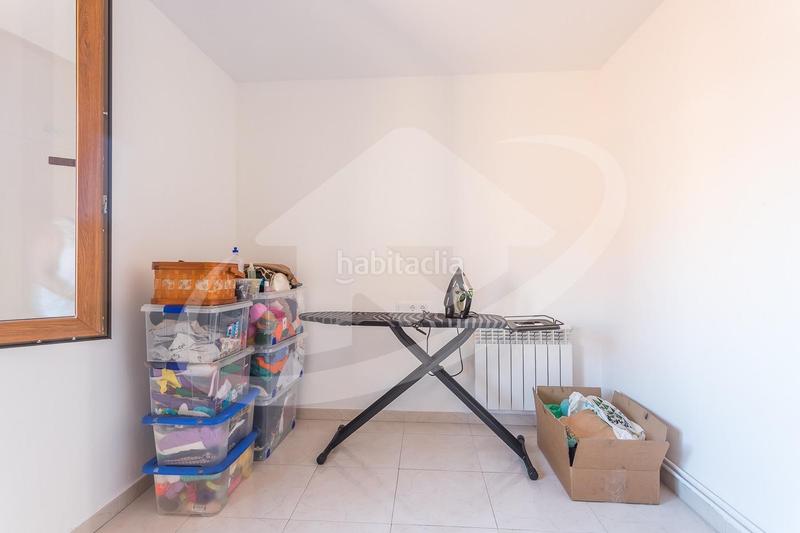 Foto 679cbf89-63e5-4b45-9d66-f0a46ab38534. Casa adossada amb calefacció aparcament a Sentmenat