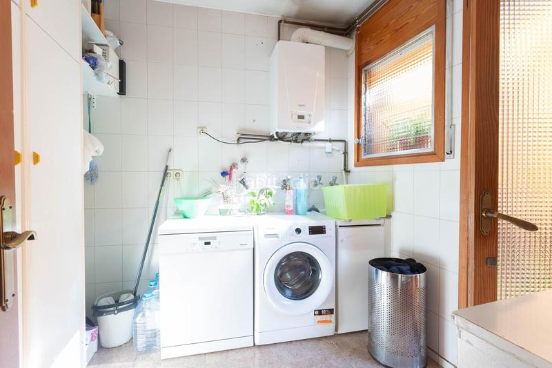 Foto 7475b83c-0cdb-41ff-af51-3beddacb3406. Casa adossada amb calefacció aparcament a Sentmenat