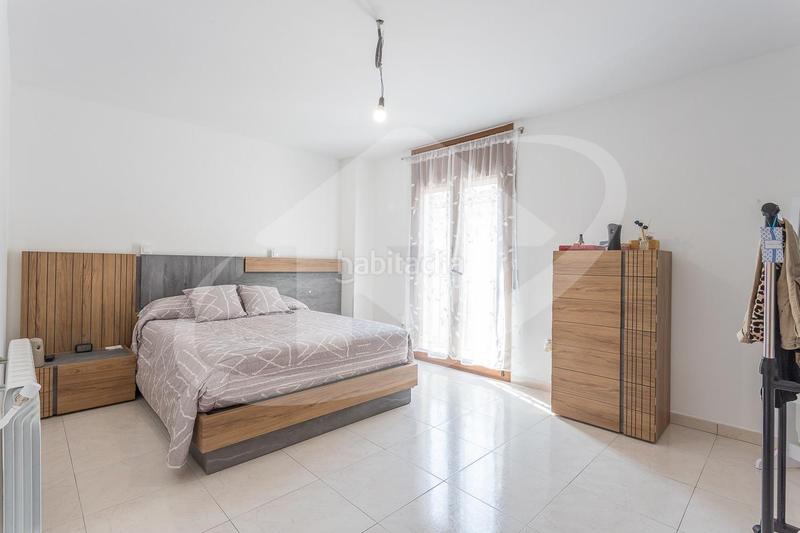 Foto f0591db8-62cc-4165-95eb-6fe9a3bb1c29. Casa adossada amb calefacció aparcament a Sentmenat