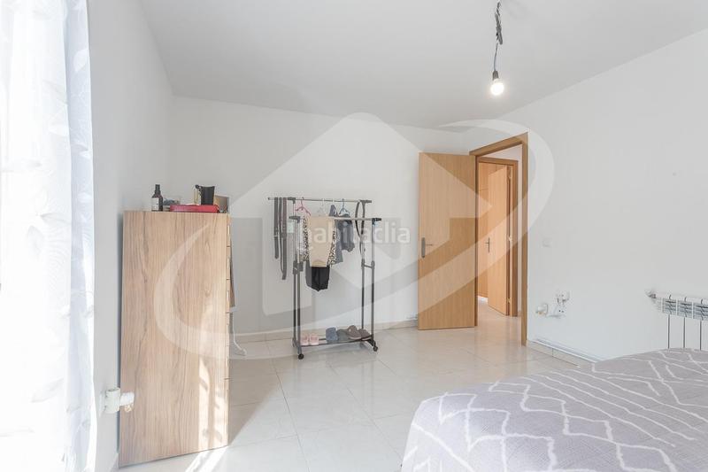 Foto f613850a-3925-4e82-8b7c-bfe73426205d. Casa adossada amb calefacció aparcament a Sentmenat